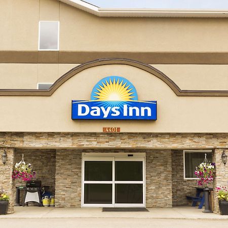 Days Inn By Wyndham Chetwynd Экстерьер фото