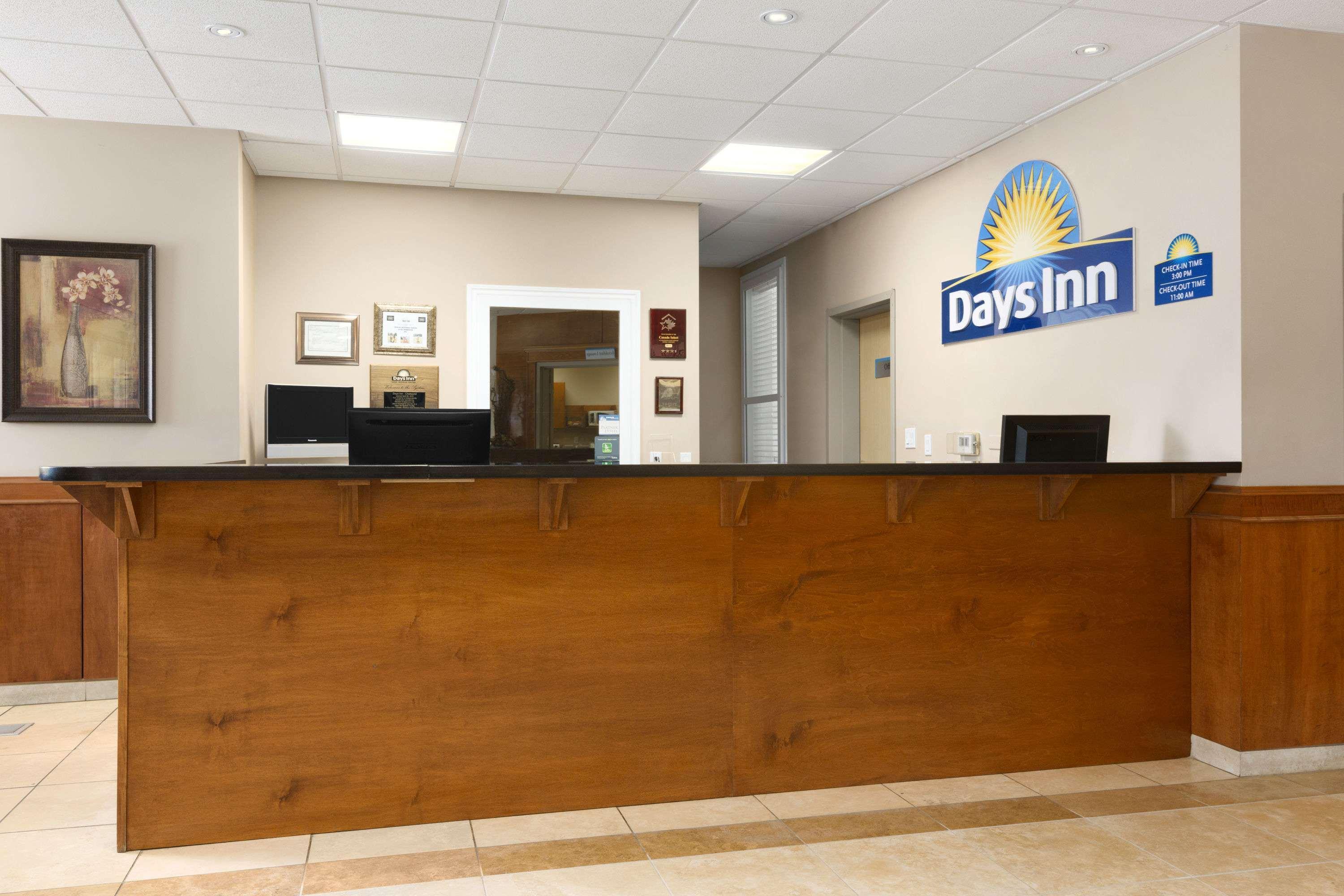 Days Inn By Wyndham Chetwynd Экстерьер фото