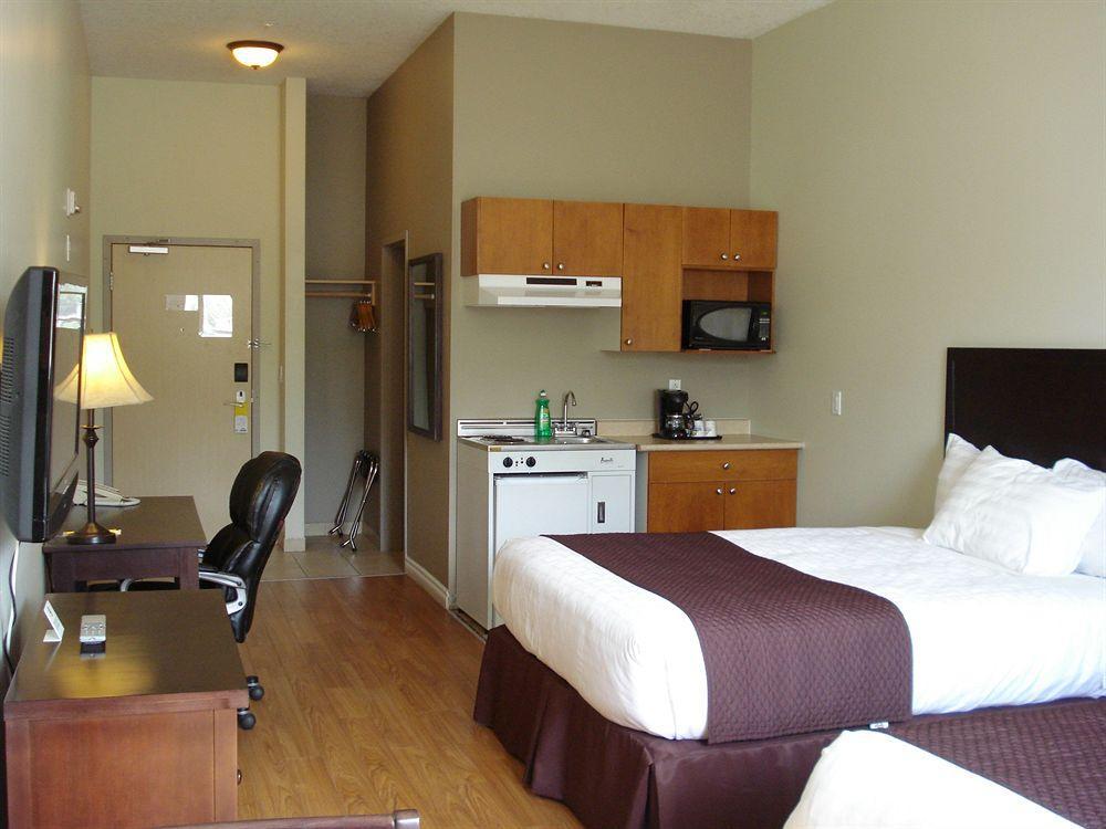 Days Inn By Wyndham Chetwynd Экстерьер фото