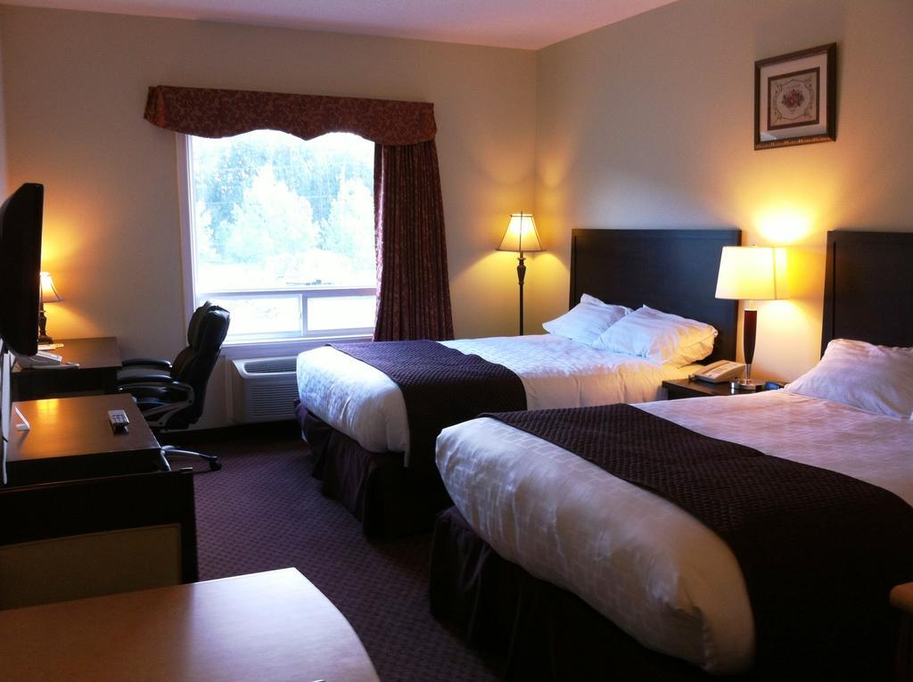 Days Inn By Wyndham Chetwynd Номер фото