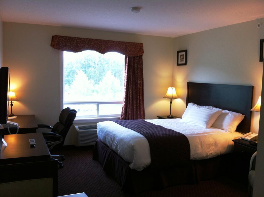Days Inn By Wyndham Chetwynd Номер фото