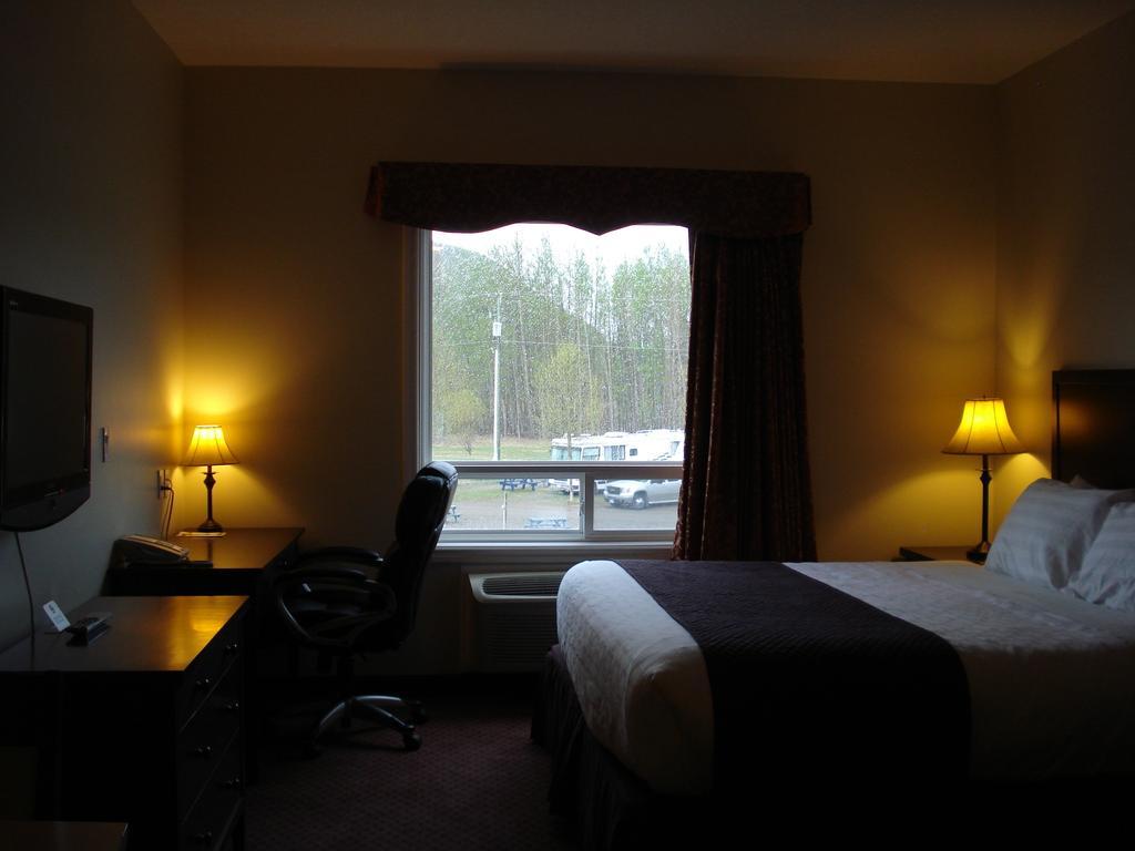 Days Inn By Wyndham Chetwynd Экстерьер фото