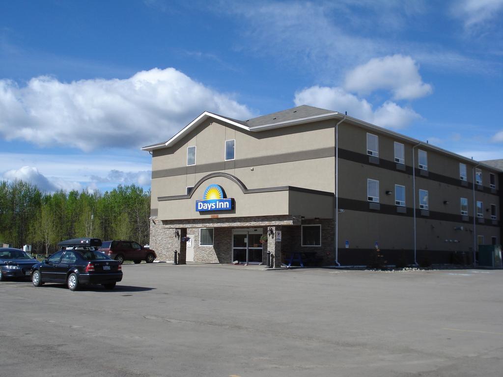 Days Inn By Wyndham Chetwynd Экстерьер фото